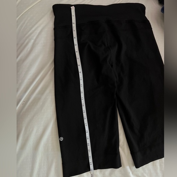 ❌SOLD❌ 🖤LULULEMON Clam Digger wide legged capri pants | SIZE 6 - Picture 9 of 13